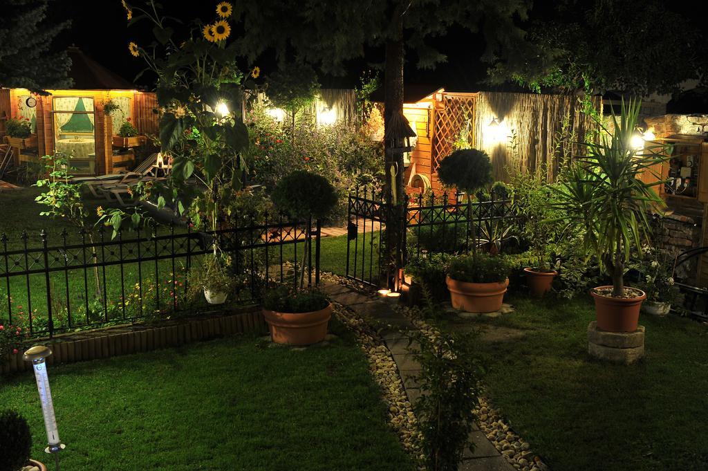 Sopron Eszter Apartman Δωμάτιο φωτογραφία