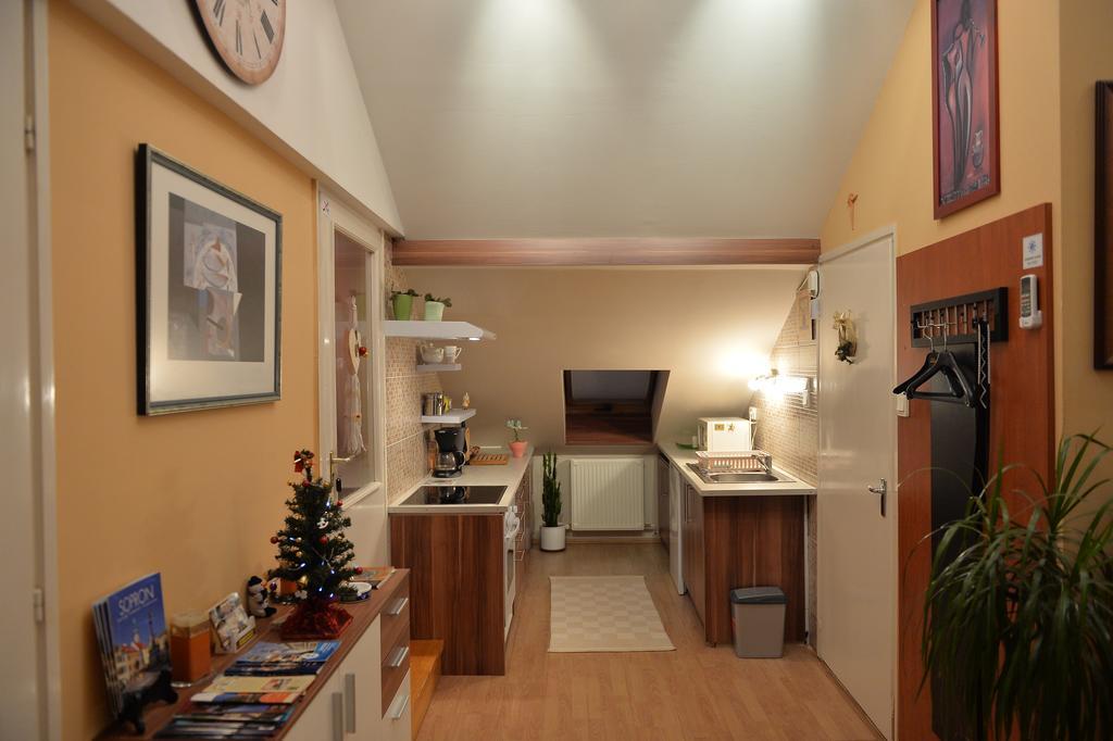 Sopron Eszter Apartman Δωμάτιο φωτογραφία